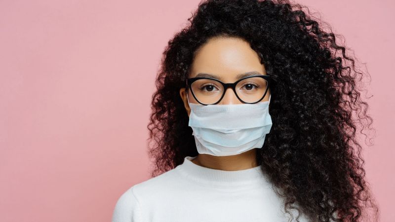 Μικρότερος ο κίνδυνος Covid-19 για όσους φορούν γυαλιά