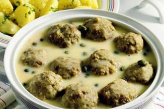 Γιουβαρλάκια με κιμά κοτόπουλου