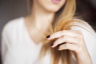 Τρία κόλπα για να μην κόψετε τα μαλλιά σας!