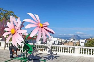 Κατασκευές του Καρναβαλικού Εργαστηρίου σε πλατείες της Πάτρας για το Pink the City