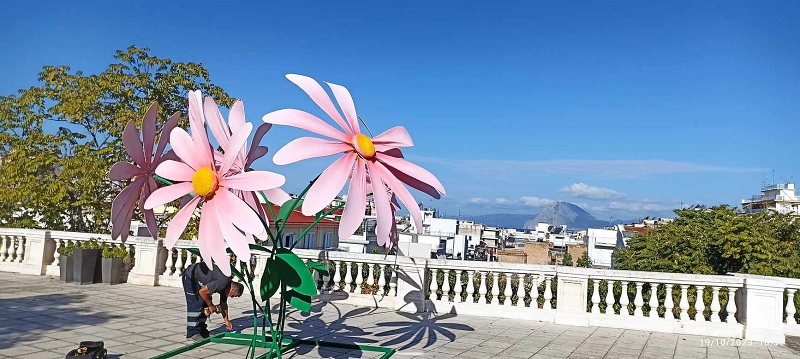 Κατασκευές του Καρναβαλικού Εργαστηρίου σε πλατείες της Πάτρας για το Pink the City