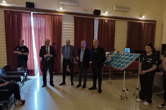 Βράβευση της ομάδας "PanEll – Robotica" στον Εμπορικό Σύλλογο Πατρών - ΦΩΤΟ