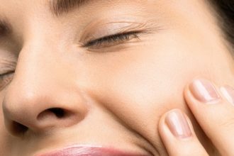 5 tips για να έχεις πάντα λευκά δόντια χωρίς να κάνεις λεύκανση