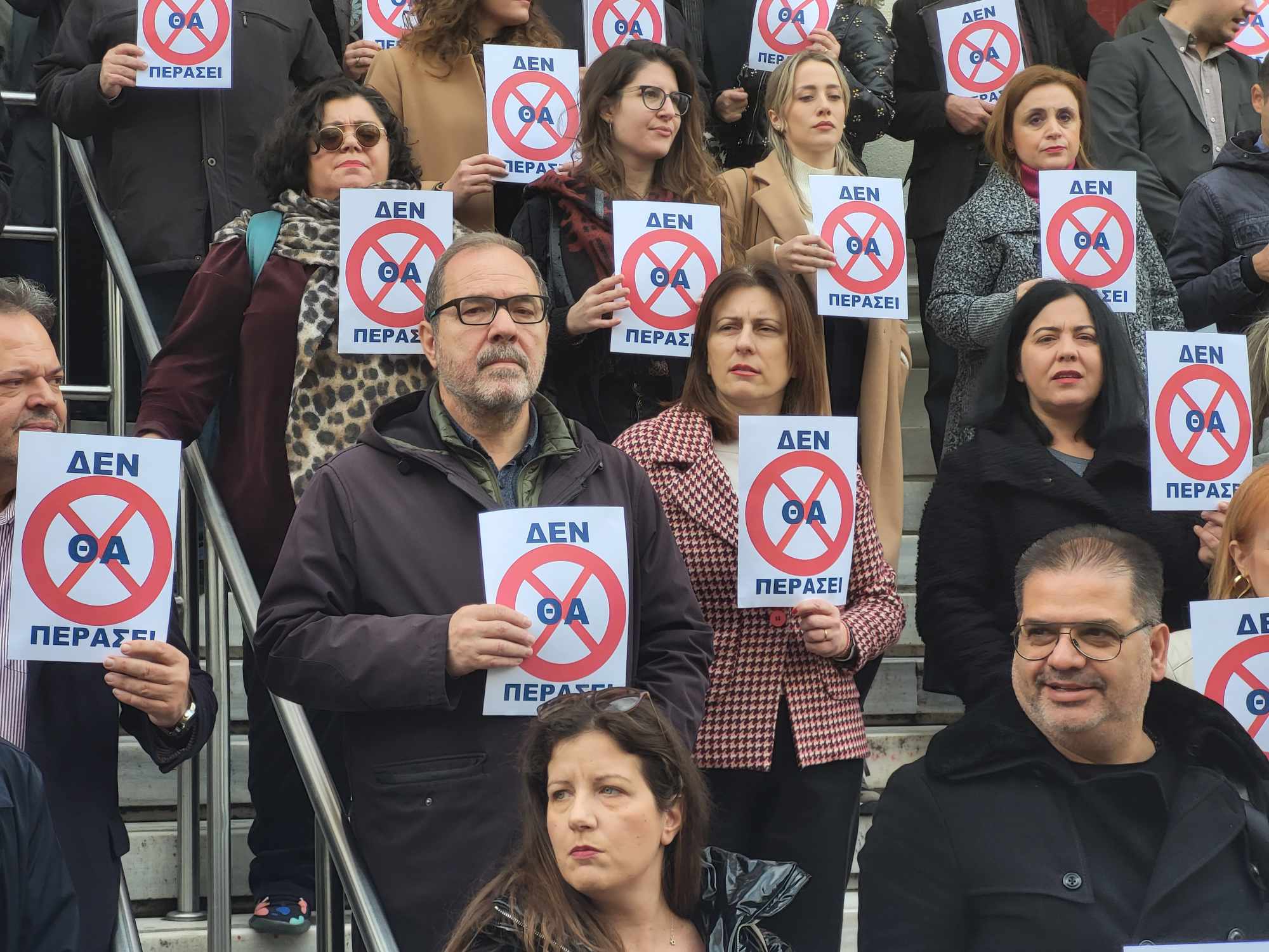 Ο Μαρίνος Σκανδάμης στη διαμαρτυρία των πατρινών δικηγόρων