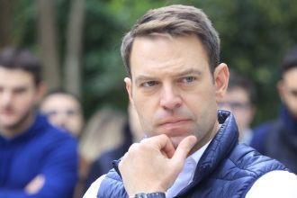 Ποια θα συνοδεύει τον Κασσελάκη στη Λειβαδιά;