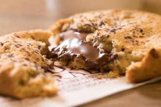 Απολαυστικά cookies με πραλίνα φουντουκιού μόνο με 3 υλικά