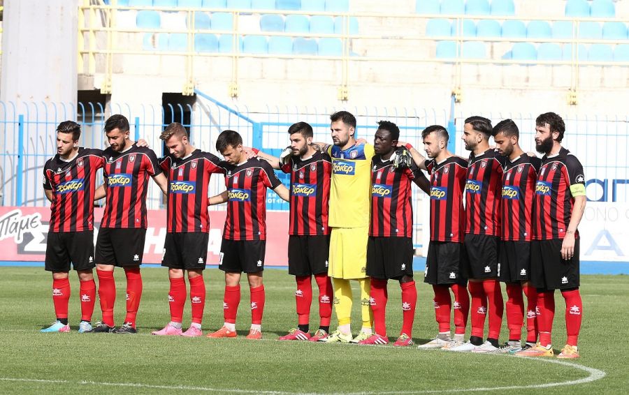 Η ανθοδέσμη από τους παλαίμαχους στην αποστολή της Παναχαϊκής