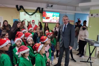 6η ΥΠΕ: Ευχές και δώρα στο Καραμανδάνειο - ΦΩΤΟ