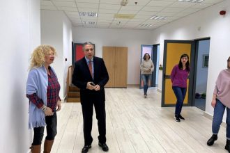 Στο Κέντρο Φυσικής Ιατρικής και Αποκατάστασης ο Γ. Καρβέλης