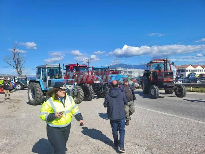 Νέο μπλόκο αγροτών στο Αγρίνιο (ΦΩΤΟ-ΒΙΝΤΕΟ)