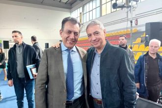 Με τον φίλο του τον Γιάννη