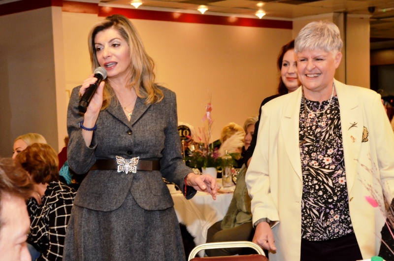 Η Βίβιαν Σαμούρη στην εκδήλωση κοπής της Πρωτοχρονιάτικης πίτας του Συλλόγου Γυναικών με καρκίνο του μαστού «Άλμα Ζωής» νομού Αχαΐας