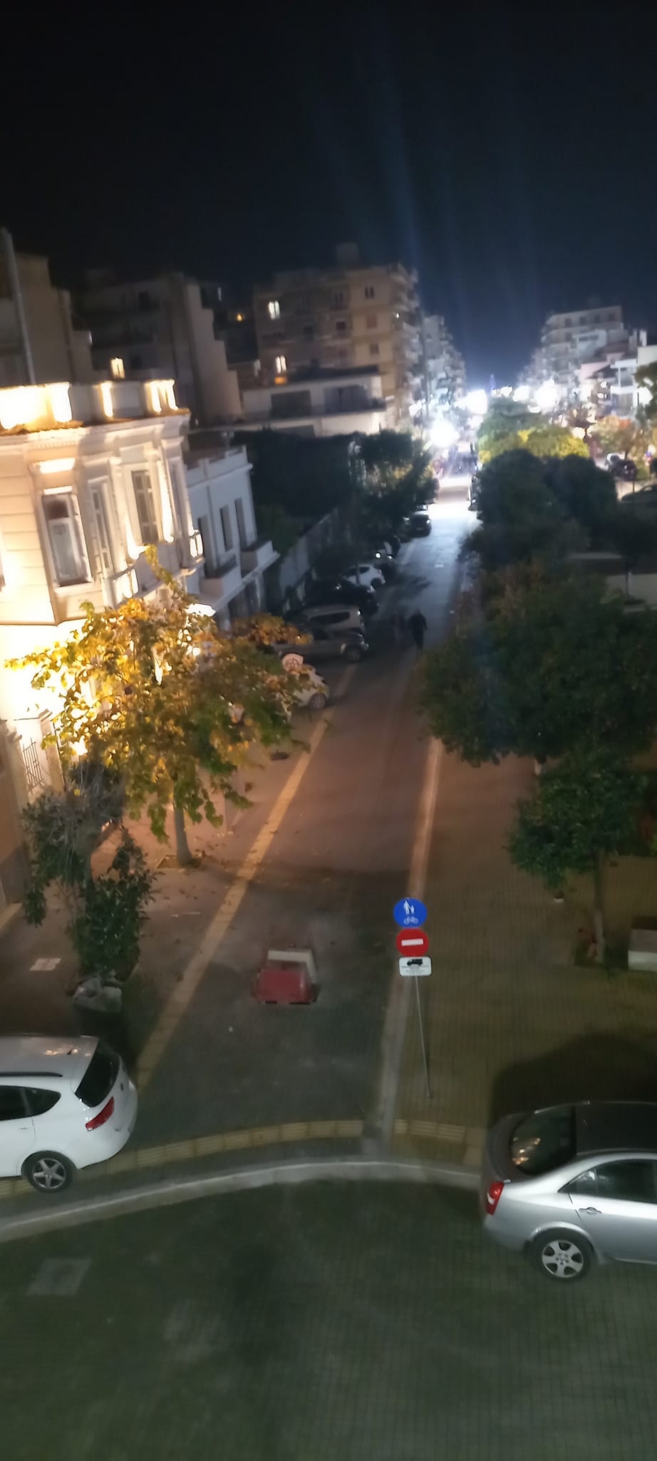 Ο πεζόδρομος που ανακατασκευάστηκε για να γίνει... πάρκινγκ - ΦΩΤΟ