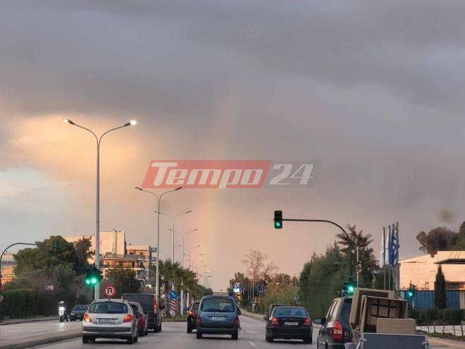 Το ουράνιο τόξο χρωμάτισε τον πατραϊκό ουρανό (ΦΩΤΟ)