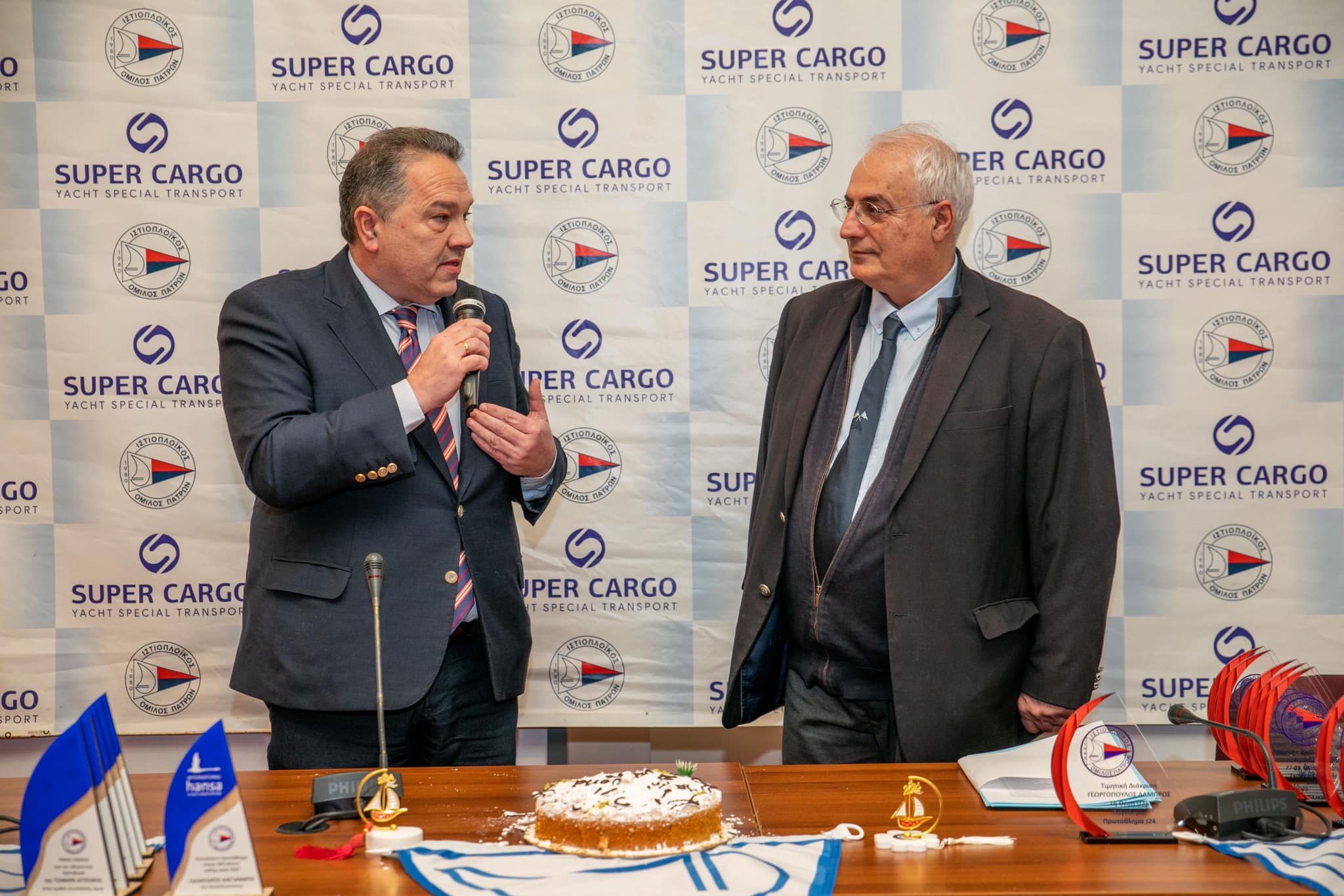 Ο Κώστας Σβόλης στην πίτα του Ιστιοπλοϊκού (ΦΩΤΟ)