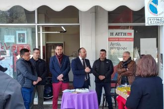 Ο Θέμης Μπάκας σε πίτες οργανώσεων του ΣΥΡΙΖΑ - ΦΩΤΟ