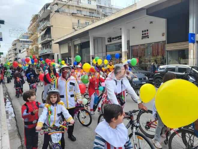 Ο καιρός σύμμαχος της Καρναβαλικής Πάτρας! Η ποδηλατάδα πραγματοποιήθηκε με τα πιο γλυκά χαμόγελα και χρώματα - ΦΩΤΟ, ΒΙΝΤΕΟ