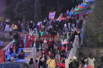 Καρναβαλική Ακαδημία Πατρών: Γλέντι στις σκάλες της Αγ. Νικολάου - Η πιο φασαριόζικη και χρωματιστή Τσικνοπέμπτη των πληρωμάτων του Πατρινού Καρναβαλιού! (ΦΩΤΟ - ΒΙΝΤΕΟ)