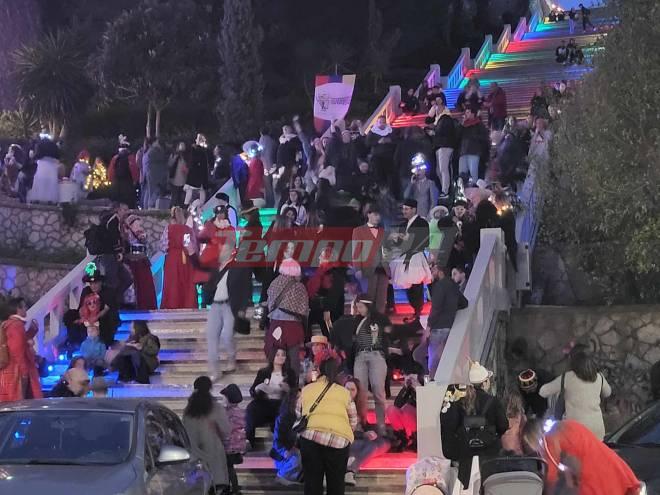 Καρναβαλική Ακαδημία Πατρών: Γλέντι στις σκάλες της Αγ. Νικολάου - Η πιο φασαριόζικη και χρωματιστή Τσικνοπέμπτη των πληρωμάτων του Πατρινού Καρναβαλιού! (ΦΩΤΟ - ΒΙΝΤΕΟ)