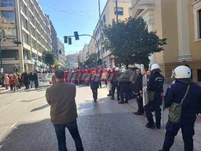 Πάτρα: Ομάδα αντιεξουσιαστών στο τέλος της πορείας για τα Τέμπη - ΒΙΝΤΕΟ και ΦΩΤΟ