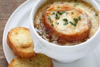 Συνταγή για γαλλική κρεμμυδόσουπα