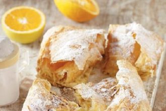 Μπουγάτσα με κρέμα πορτοκαλιού