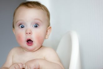 Η αίσθηση του χιούμορ μεταδίδεται από τους γονείς στα παιδιά