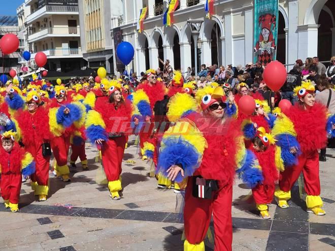 Πατρινό Καρναβάλι 2024: Η μεγάλη στιγμή έφθασε - Τεράστια παρέλαση (2μμ) από 60.000 καρναβαλιστές σε ένα ποτάμι κεφιού