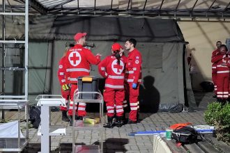 Πάτρα: Οι ευχαριστίες στους εθελοντές του ΕΕΣ της κοπέλας που έπεσε ηχείο στο κεφάλι της