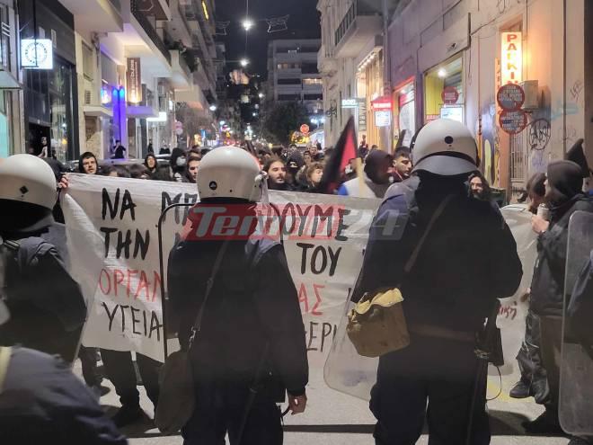 Πάτρα: Διαμαρτυρία αντιεξουσιαστών για την παρουσία του Άδωνι Γεωργιάδη - Τους "έκοψαν" δυνάμεις των ΜΑΤ (ΝΕΟΤΕΡΑ - ΦΩΤΟ - ΒΙΝΤΕΟ)