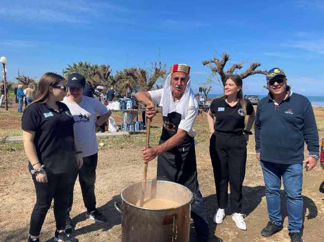 Καθαρά Δευτέρα - Γλέντι με καλογερική φασολάδα από τον σύλλογο "Πείρο" - ΦΩΤΟ