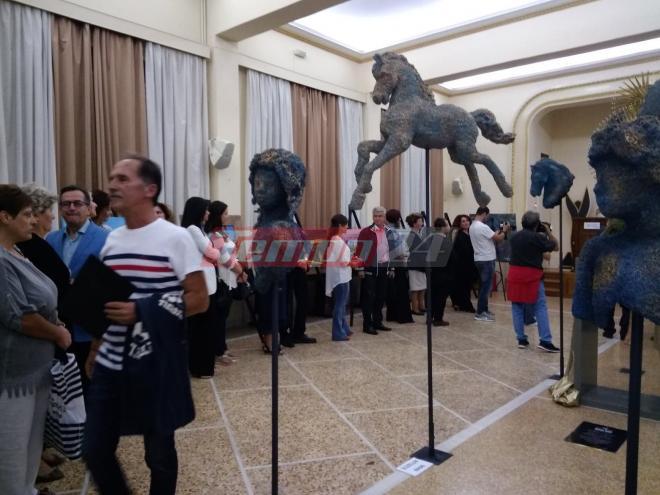 Eγκαίνια παρουσία πλήθους κόσμου στο Επιμελητήριο για την Σοφία Πουλή και τον Γιώργο Μπαμπίλη- ΦΩΤΟ