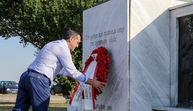 Στεφάνι στο μνημείο του αγρότη στο Κιλελέρ κατέθεσε ο Τσίπρας – Τι του χάρισαν