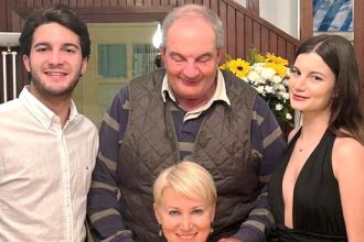 Νατάσα Παζαΐτη: Γιορτάζει τα γενέθλιά της με τον σύζυγό της, Κώστα Καραμανλή και ένα νέο οικογενειακό μέλος (ΦΩΤΟ)