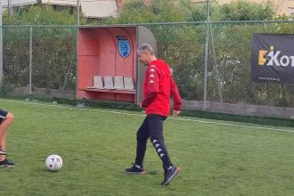 Τα σουτάκια του... τα έριξε!