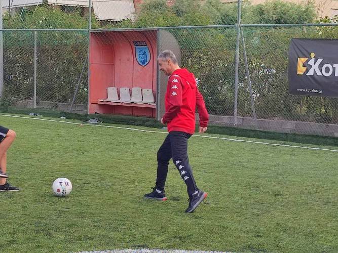 Τα σουτάκια του... τα έριξε!