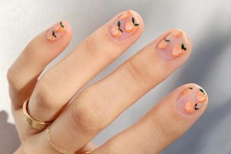 Το ροδακινί στα νύχια είναι η νέα μας εμμονή!