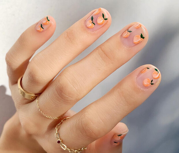 Το ροδακινί στα νύχια είναι η νέα μας εμμονή!