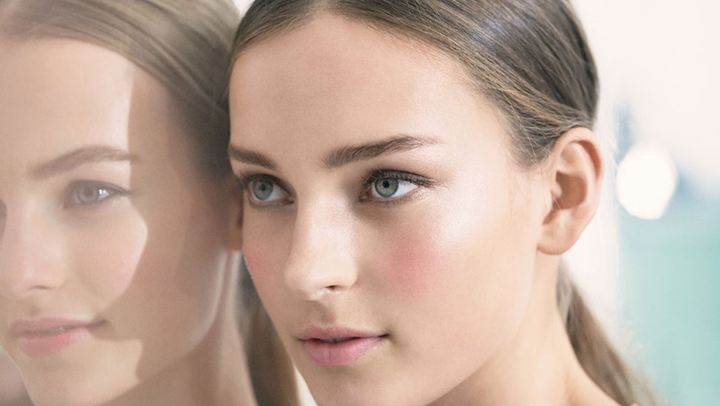 Γιατί πρέπει να απλώνετε την ενυδατική σας με πινέλο;