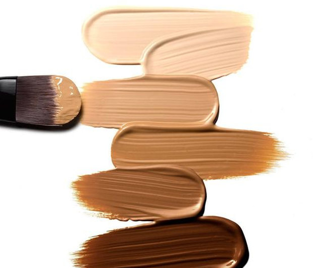Χέρια, πινέλο ή σφουγγαράκι; Διάβασε τι αποτέλεσμα θα έχει η βάση σου ανάλογα με το τι χρησιμοποιείς