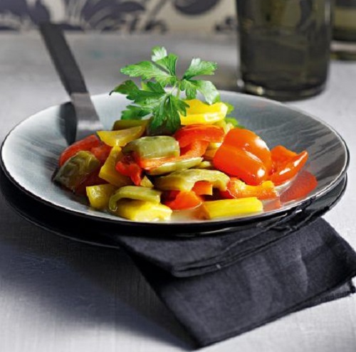 Τρίχρωμη σαλάτα με πιπεριές