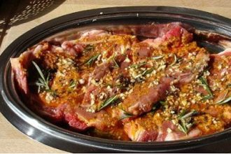 Χοιρινός λαιμός στην κατσαρόλα