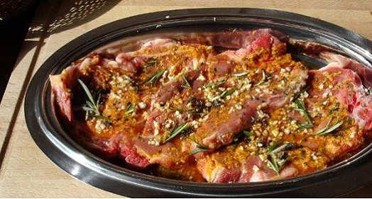 Χοιρινός λαιμός στην κατσαρόλα