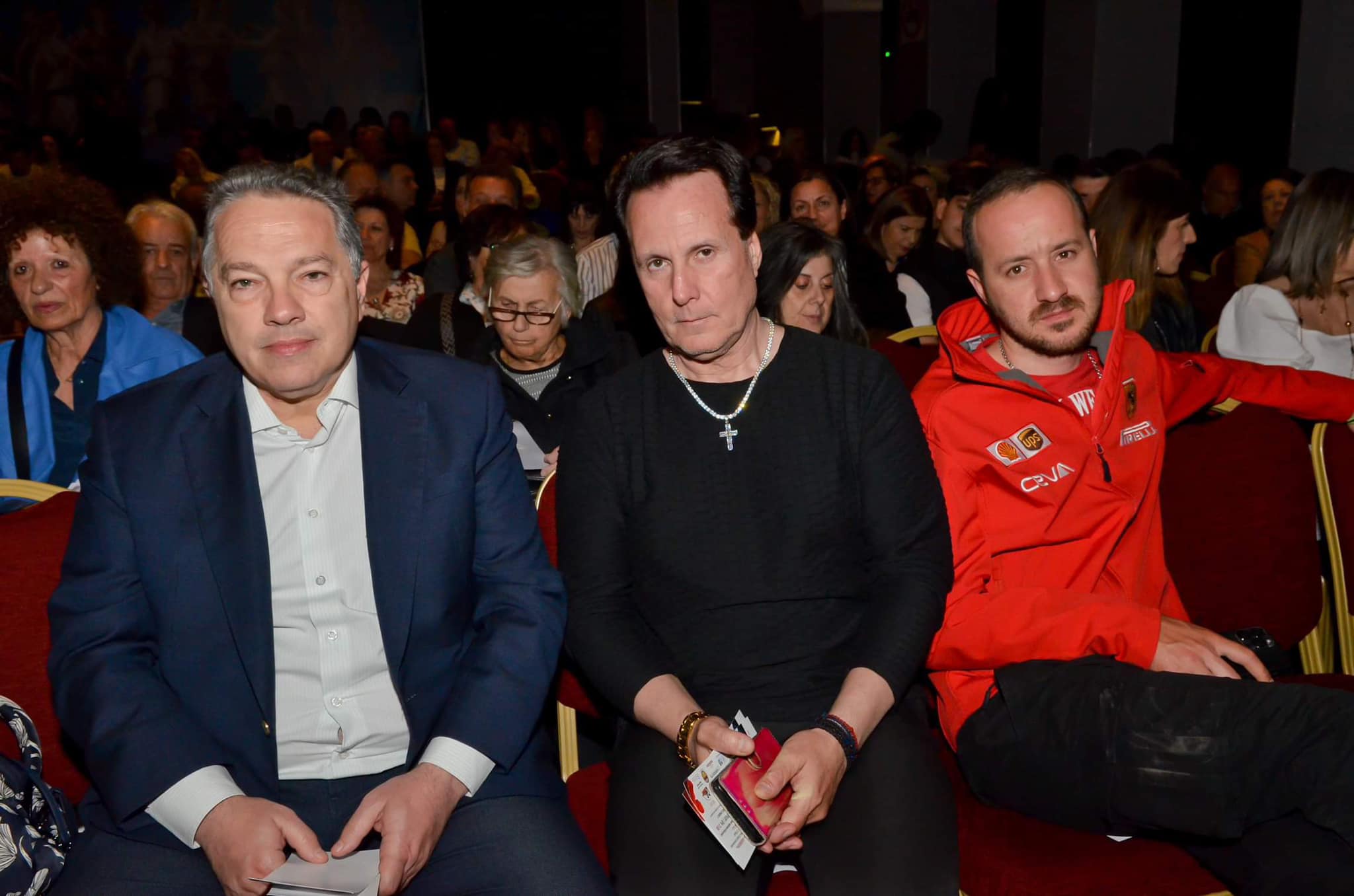 Στη θεατρική παράσταση «Κλάξον τρομπέτες και πλάκες» ο Κώστας Σβόλης