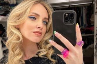 H Chiara Ferragni μας δείχνει πώς να βάλουμε σωστά το μπλε eye liner