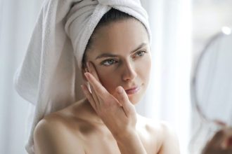 Γλυκολικό οξύ: Το θαυματουργό συστατικό που δεν πρέπει να λείπει από την beauty routine σας