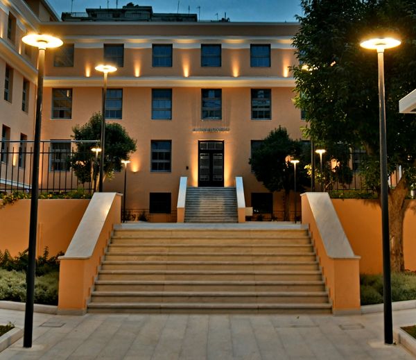 Το νέο Δημαρχείο... ανοίγει τις πύλες του σήμερα για τους πατρινούς