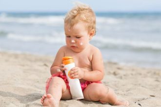 Πώς να επιλέξετε το ιδανικό αντηλιακό για το παιδί σας