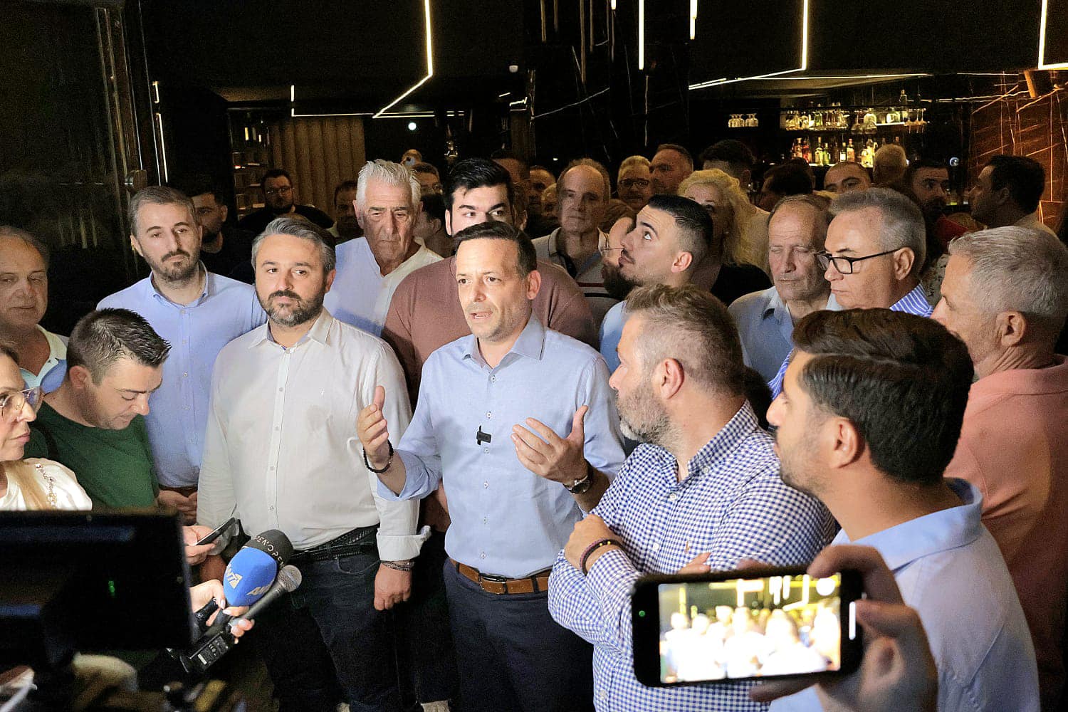 Ο Χάρης Δούκας ξεκίνησε τις περιοδείες