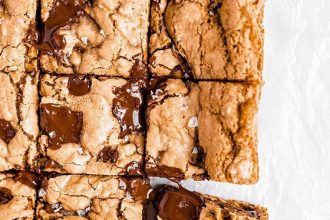 Μπάρες μπισκότου με κομματάκια σοκολάτας